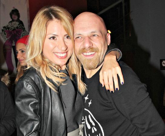 1977: Γεννιέται η Μαρία Ηλιάκη και ο Νίκος Μουτσινάς.