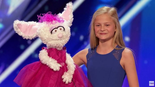 Μοναδικό: Δες τη 12χρονη εγγαστρίμυθη που έκλεψε την καρδιά της Αμερικής [vds]