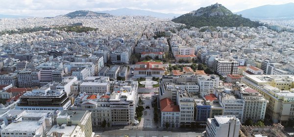 BUILDERS, HOUSEWIVES AND THE CONSTRUCTION OF MODERN ATHENS