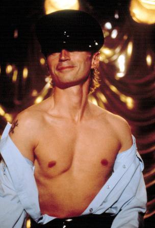 Ο Ρόμπερτ Κάρλαϊλ (και όλο το καστ) του «Άντρες Έτοιμοι για Όλα»