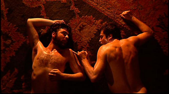 Ο Αλαν Μπέιτς και ο Όλιβερ Ριντ στο «Ερωτευμένες Γυναίκες»