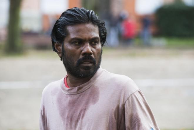 «Dheepan», του Ζακ Οντιάρ Προβολή: 21/5 Το «Dheepan» με πρωταγωνιστή τον Βίνσετ Ροτιέ επικεντρώνεται στην ιστορία ενός πρώην «πολεμιστή» από τη Σρι Λάνκα που θα βρεθεί να δουλεύει ως επιστάτης σε κτήμ