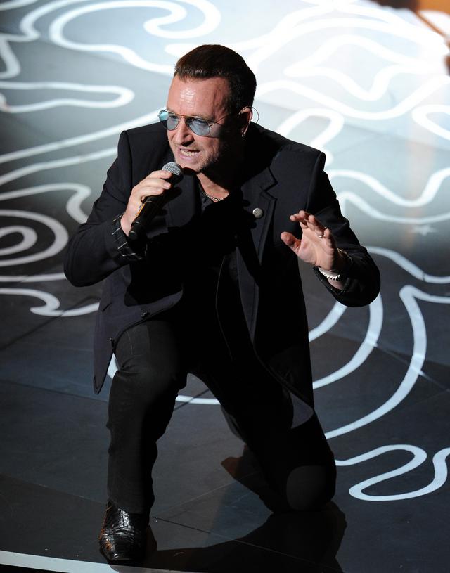 Ο Μπόνο των U2 στη σκηνή του Dolby Theatre