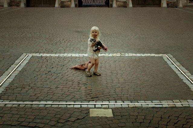 Ταινία της εβδομάδας: Το «Τετράγωνο» του Ρούμπεν Έστλουντ είναι μια πνευματώδης σάτιρα που εκτοξεύει χιούμορ στους σωστούς στόχους