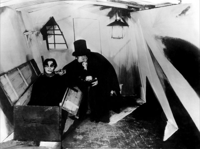 Το Εργαστήρι του Δρ. Καλιγκάρι (Das Cabinet des Dr. Caligari) του Ρόμπερτ Βίνε, 1920 Ο γερμανικός εξπρεσιονισμός ανάμεσα στο όνειρο και την πραγματικότητα.