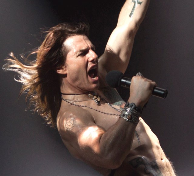Headbanging για τον ροκά Τομ Κρουζ!