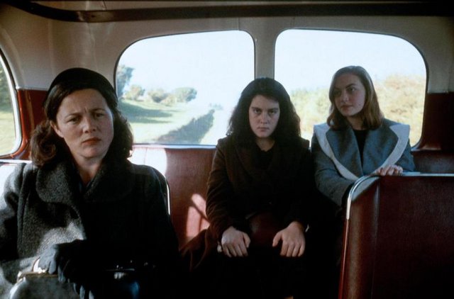 Ουράνια Πλάσματα (1994) του Πίτερ Τζάκσον Πριν τις περιπέτειες στη Μέση Γη, ο Τζάκσον είχε βρεθεί υποψήφιος για Όσκαρ σεναρίου με τα «Ουράνια Πλάσματα». Στην πρώτη της κινηματογραφική εμφάνιση, η Κέιτ