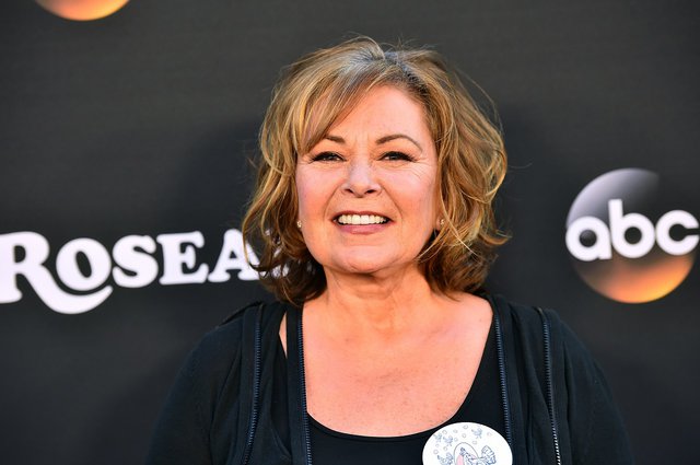 Το ABC ακυρώνει τη «Roseanne» λόγω ρατσιστικού tweet της πρωταγωνίστριας Ροζάν Μπαρ