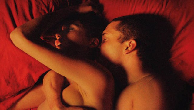 Έπιασαν ζέστες: τρία νέα κλιπ για το τολμηρό «Love» του Γκασπάρ Νοέ Έπιασαν ζέστες: τρία νέα κλιπ για το τολμηρό «Love» του Γκασπάρ Νοέ