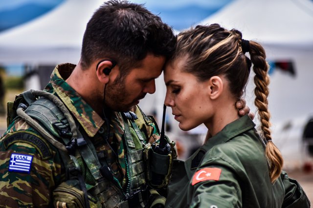 Ένα νέο νησί αναδύθηκε ξαφνικά στο Αιγαίο! Ξεκίνησαν τα γυρίσματα της ταινίας «ΑΙΓΑΙΟ SOS»