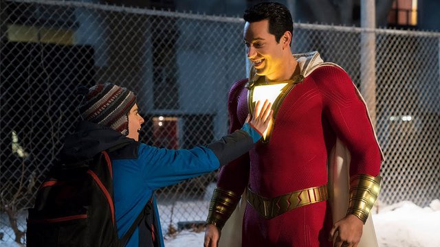 Νέο (και διασκεδαστικό) trailer για τον «Shazam» της DC