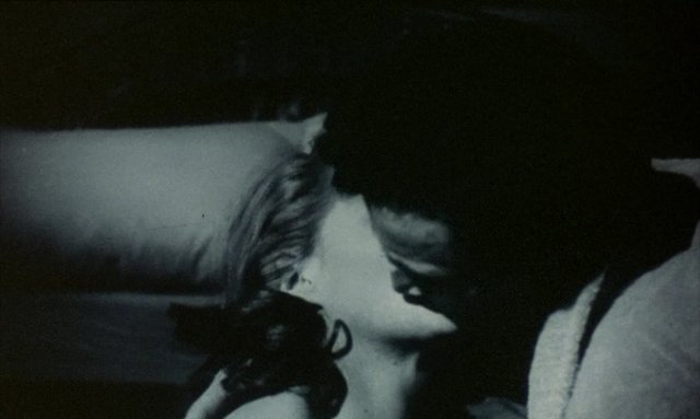«Άννα» (Αλμπέρτο Λατουάντα, 1951) - Το σινεμά ξανανοίγει, χωρίς λογοκρισία πια! Οι θεατές βλέπουν μαγεμένοι το πρώτο ελεύθερο φιλί. 