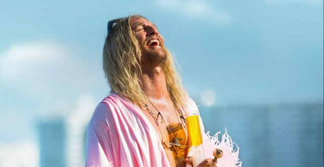 Τρέιλερ «The Beach Bum»: Ο Χάρμονι Κορίν φιλμάρει το ατέλειωτο πάρτι του Μάθιου ΜακΚόναχι