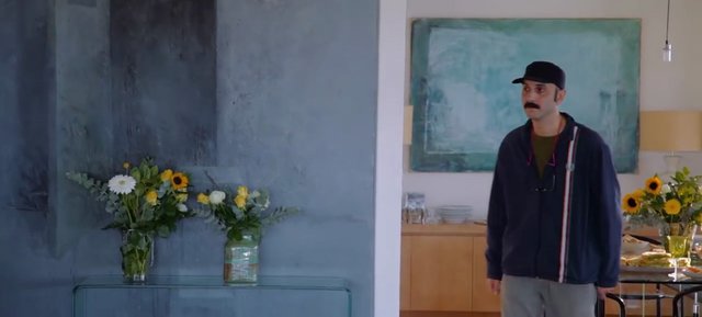 «Πρέπει να καλλιεργούμε εμμονικά το συναίσθημα»: Ο Μπάμπης Μακρίδης μιλά για τον «Οίκτο»