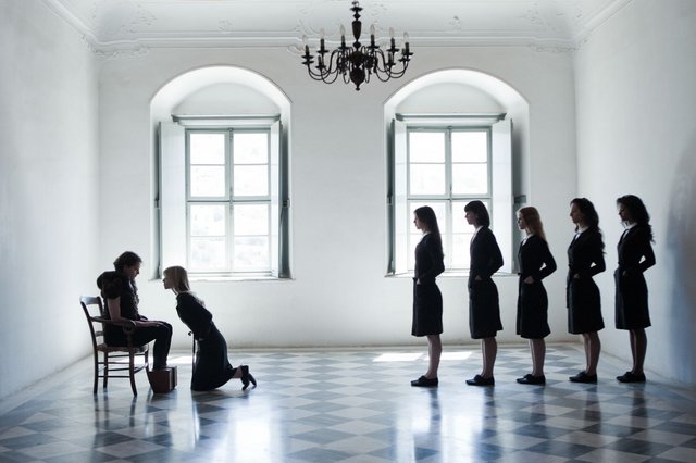 «The Capsule» της Αθηνάς Ραχήλ Τσαγγάρη