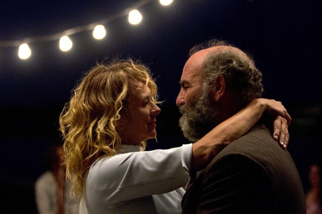 Ο Ακύλας Καραζήσης και η Έμα Σουάρεζ στο «Ηφαίστειο» της Νισύρου