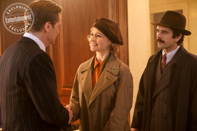 Η Έμιλι Μπλαντ προσγειώνεται μαγικά! Νέες φωτογραφίες από το «Mary Poppins Returns»