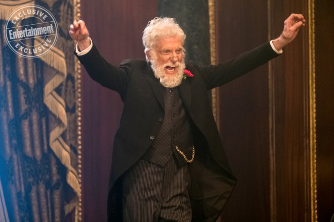 Η Έμιλι Μπλαντ προσγειώνεται μαγικά! Νέες φωτογραφίες από το «Mary Poppins Returns»