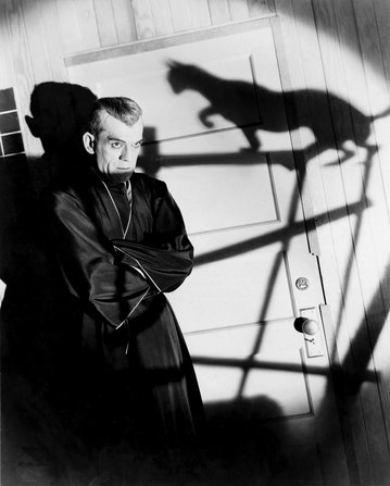«Ο Πύργος του Μυστηρίου» («The Black Cat», 1934) του Έντγκαρ Τζ. Ούλμερ  Διασκευή Έντγκαρ Άλαν Πόε, ουδεμία επαφή με το λογοτεχνικό πρωτότυπο, αρχιμαστοριά αγωνίας ωστόσο σε σπουδαία μαυρόασπρη αντίθε