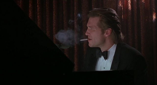«Σχέσεις Πάθους» («The Fabulous Baker Boys», 1989) του Στίβεν Κλόουβς  Από τις πιο σέξι ταινίες της δεκαετίας του '80, δεν γίνεται αλλιώς με την κατακόκκινη Μισέλ να κυλιέται πάνω στο πιάνο και τον πι