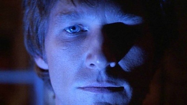 «Starman» (1984) του Τζον Κάρπεντερ  Η ιστορία ενός εξωγήινου που έρχεται στη Γη αναπτυσσόταν σχεδόν παράλληλα με το «Night Skies» του Σπίλμπεργκ, που η Columbia τελικά παράτησε στη Universal – που έφ