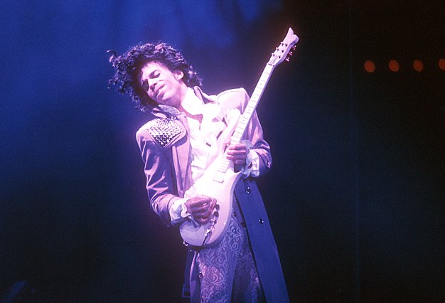Ταινία εμπνευσμένη από τα τραγούδια του Prince ετοιμάζει η Universal