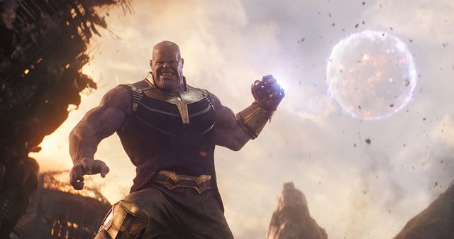 4. Avengers: Infinity War (2018) Εισπράξεις παγκοσμίως: $2,048,359,754  Εισπράξεις πρώτου Σαββατοκύριακου: $257,698,183