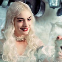 Ολόλευκη Αν Χαθαγουέι 