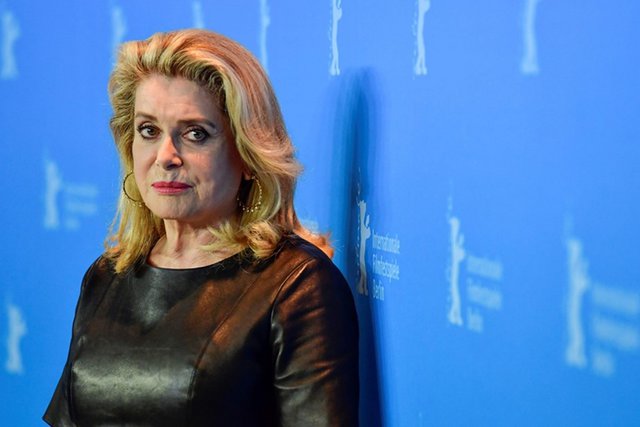 Η Κατρίν Ντενέβ διευκρινίζει και απολογείται μετά τις διαμαρτυρίες για την κριτική του #MeToo