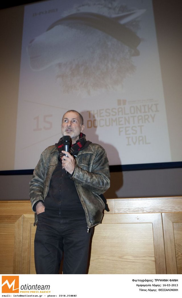 Ο Παναγιώτης Ευαγγελίδης παρουσιάζει την ταινία του, «They Glow in the Dark»