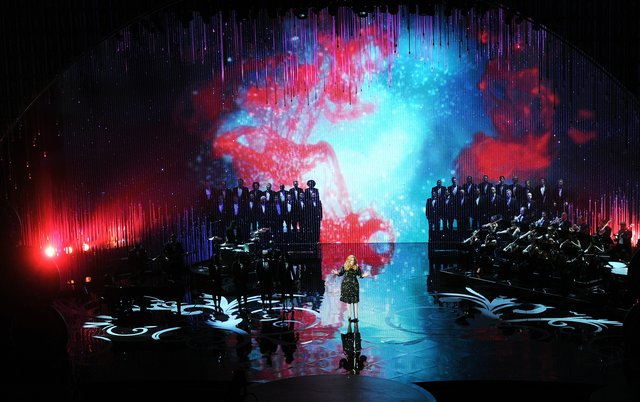 Η Αντέλ με εμφανές τρακ live στη σκηνή του Dolby