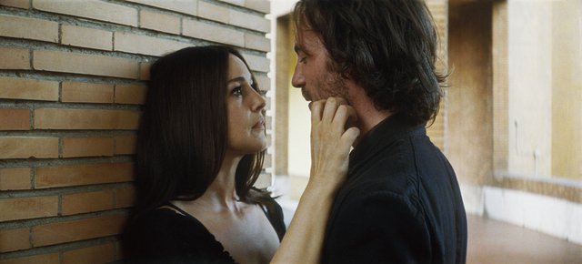 Η Μόνικα σε καυτή καλοκαιρινή histoire d' amour