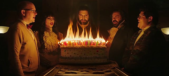 Πόσα κεριά σβήνει ένας βρικόλακας στα γενέθλιά του; Το ανατρεπτικό «What We Do in the Shadows» έρχεται