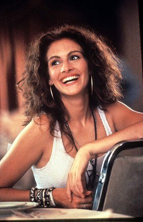 «Pretty Woman» (1990) του Γκάρι Μάρσαλ  Θηριώδης επιτυχία και κορωνίδα των romcom έκτοτε, το «Pretty Woman» μπορεί να είναι μια εφιαλτικά αντιδραστική ταινία στην ιδεολογία της, δεν παύει όμως να είνα