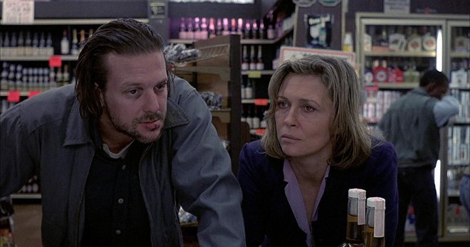 «Barfly» (1987) του Μπάρμπετ Σρέντερ  Μάλλον χωρίς διεκδικητή η τελευταία της μεγάλη στιγμή, ένας ανάλογος του ταλέντου της ρόλος, μ  έναν συμπρωταγωνιστή (Μίκι Ρουρκ στα μεγάλα του) που θα μπορούσε κ
