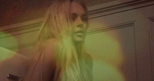 Ο Τζέιμς Φράνκo συστήνει τη Λίντσεϊ Λόχαν στους R.E.M.