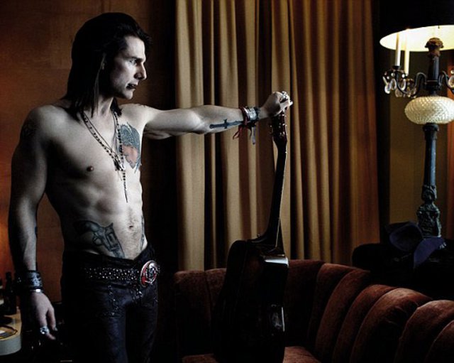 Rocknrolla Tom! Ο  Στέισι Τζαξ  αποκαλύπτεται