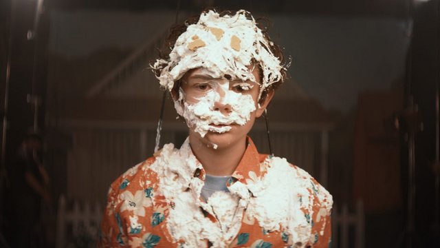 Τρέιλερ «Honey Boy»: Ο Σάια ΛαΜπάφ υποδύεται τον πατέρα του και διηγείται τις αναμνήσεις του