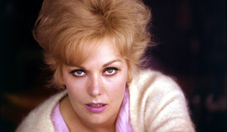 «Λάθος casting»: Η Κιμ Νόβακ δεν στηρίζει την επιλογή της Σίντνεϊ Σουίνι για το επερχόμενο «Scandalous».