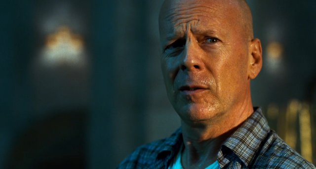 Die Hard: επτά σκηνές που έκαναν τον Τζον ΜακΛέιν να μοιάζει αθάνατος