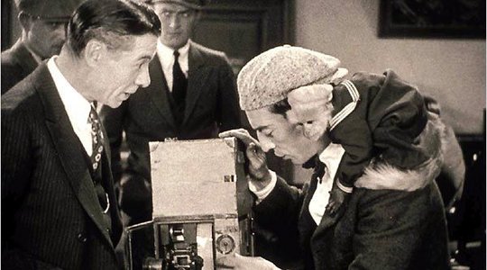 Ο Κινηματογραφιστής / The Cameraman (1928)