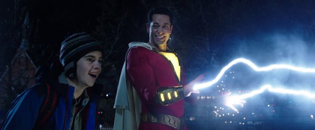 Νέο (και διασκεδαστικό) trailer για τον «Shazam» της DC