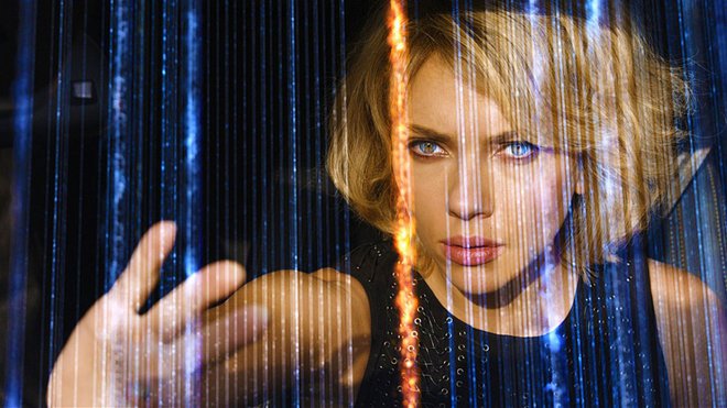 «Lucy» (2014) Αμέσως μετά το «Πέμπτο Στοιχείο», ο Μπεσόν έκανε μια επονείδιστη Ζαν Ντ’ Αρκ με την Γιόβοβιτς (1999 – και χώρισαν, εύλογο), επικεντρώθηκε για αρκετό καιρό στην συγγραφή και την παραγωγή