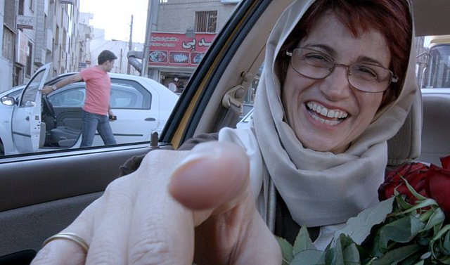 Η δικηγόρος Νασρίν Σοτουντέχ καταδικάστηκε σε 38 χρόνια κάθειρξη και 148 μαστιγώσεις στο Ιράν
