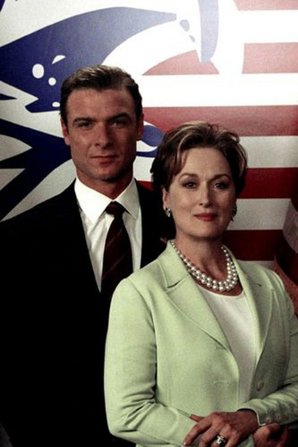 «Ο Άνθρωπος της Μαντζουρίας» (The Manchurian Candidate, 2004) του Τζόναθαν Ντέμι  Μεγαλειώδες ριμέικ μιας ήδη αριστουργηματικής ταινίας του Τζον Φρανκενχάιμερ (1962), που δανείζεται από την επιστημονι