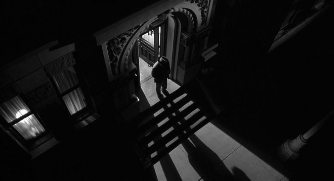 «Ο Άνθρωπος που δεν Ήταν Εκεί» (The Man Who Wasn t There, 2001) των Τζόελ και Ίθαν Κοέν