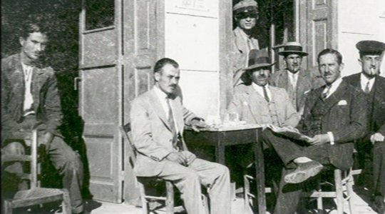 «Πλατεία Θεάτρου» - «Γιώργος Κουμεντάκης»