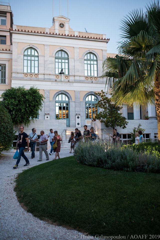 «Η Κρυφή Γοητεία της Μπουρζουαζίας» του Μπουνιουέλ στη Γαλλική Αρχαιολογική Σχολή! [photos]