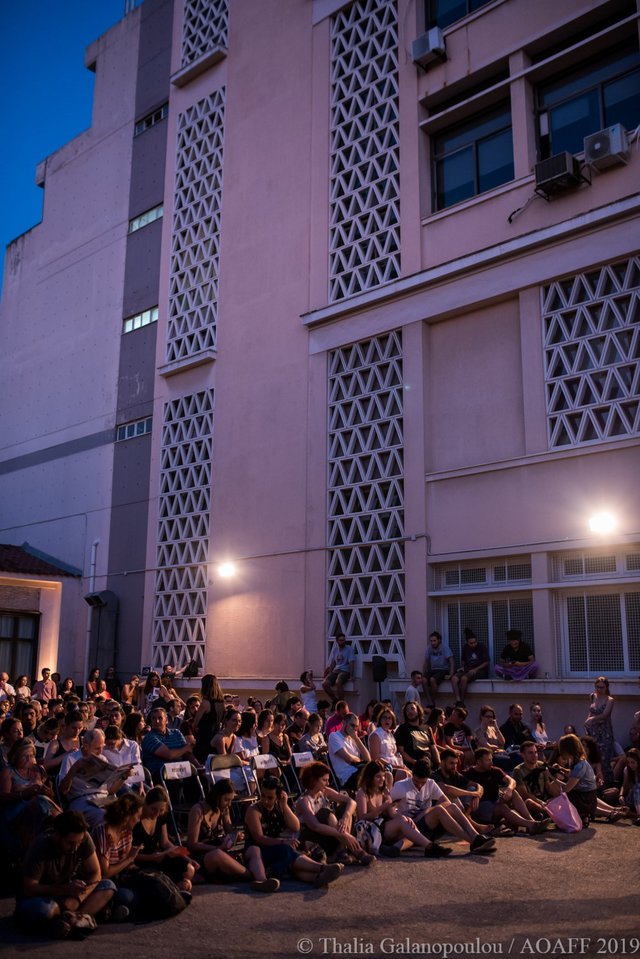 «Η Κρυφή Γοητεία της Μπουρζουαζίας» του Μπουνιουέλ στη Γαλλική Αρχαιολογική Σχολή! [photos]