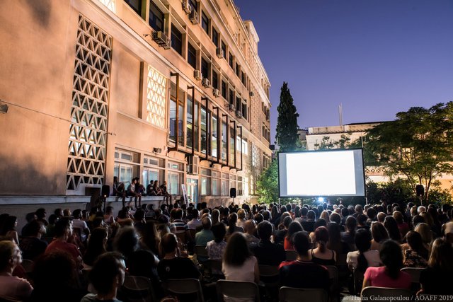 «Η Κρυφή Γοητεία της Μπουρζουαζίας» του Μπουνιουέλ στη Γαλλική Αρχαιολογική Σχολή! [photos]